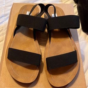 New black Steve Madden sandals. Size:9